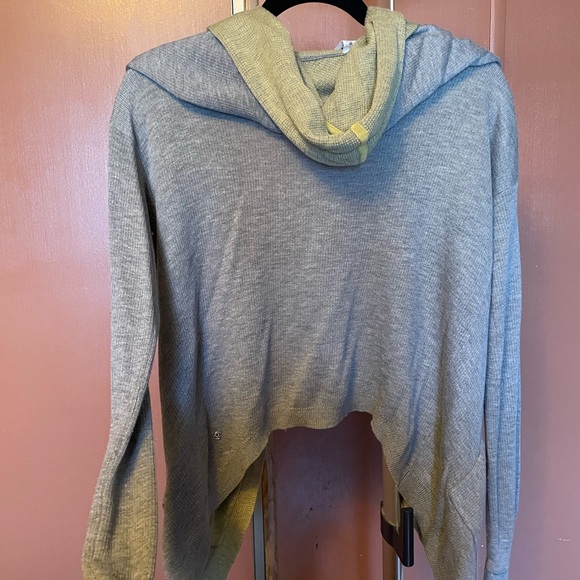 Lululemon Wrap with hood - Picture 2 of 5